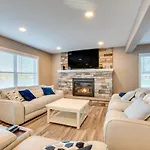 Luxe Pennsylvania Lakefront Vacation Rental!