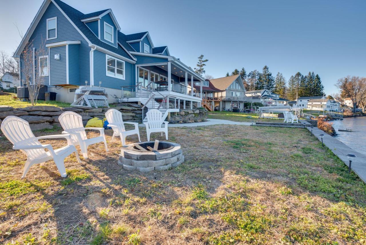 Holiday home Luxe Pennsylvania Lakefront Vacation Rental!