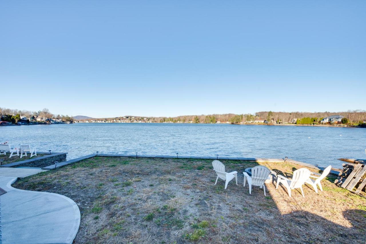 Luxe Pennsylvania Lakefront Vacation Rental! Carbondale