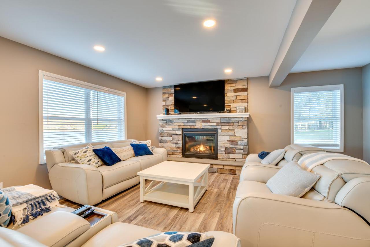 Holiday home Luxe Pennsylvania Lakefront Vacation Rental!