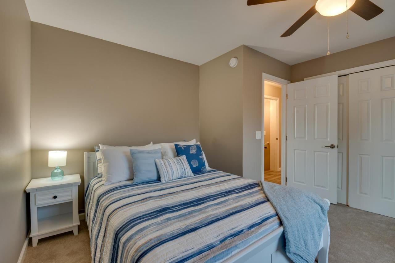 Luxe Pennsylvania Lakefront Vacation Rental! Holiday home Carbondale