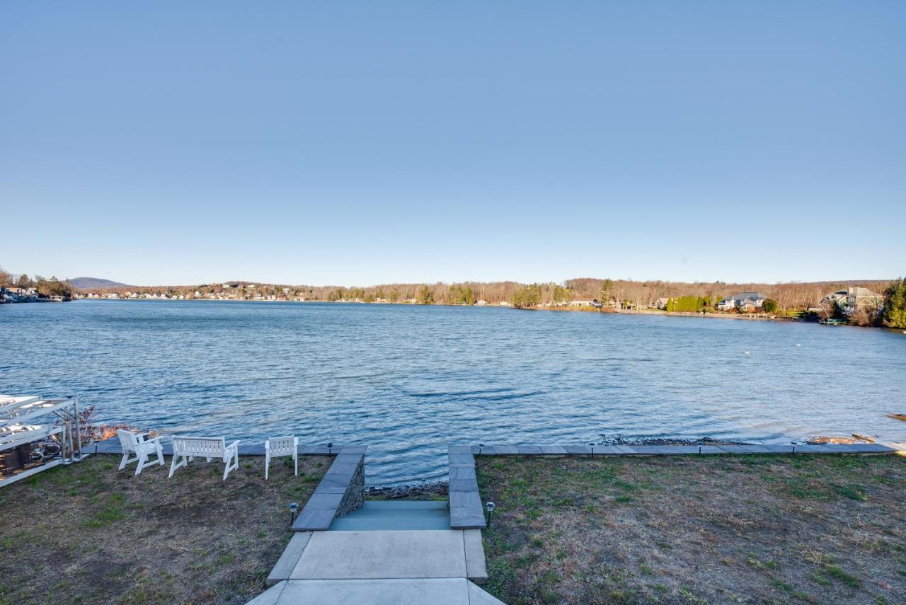 Holiday home Luxe Pennsylvania Lakefront Vacation Rental! Carbondale