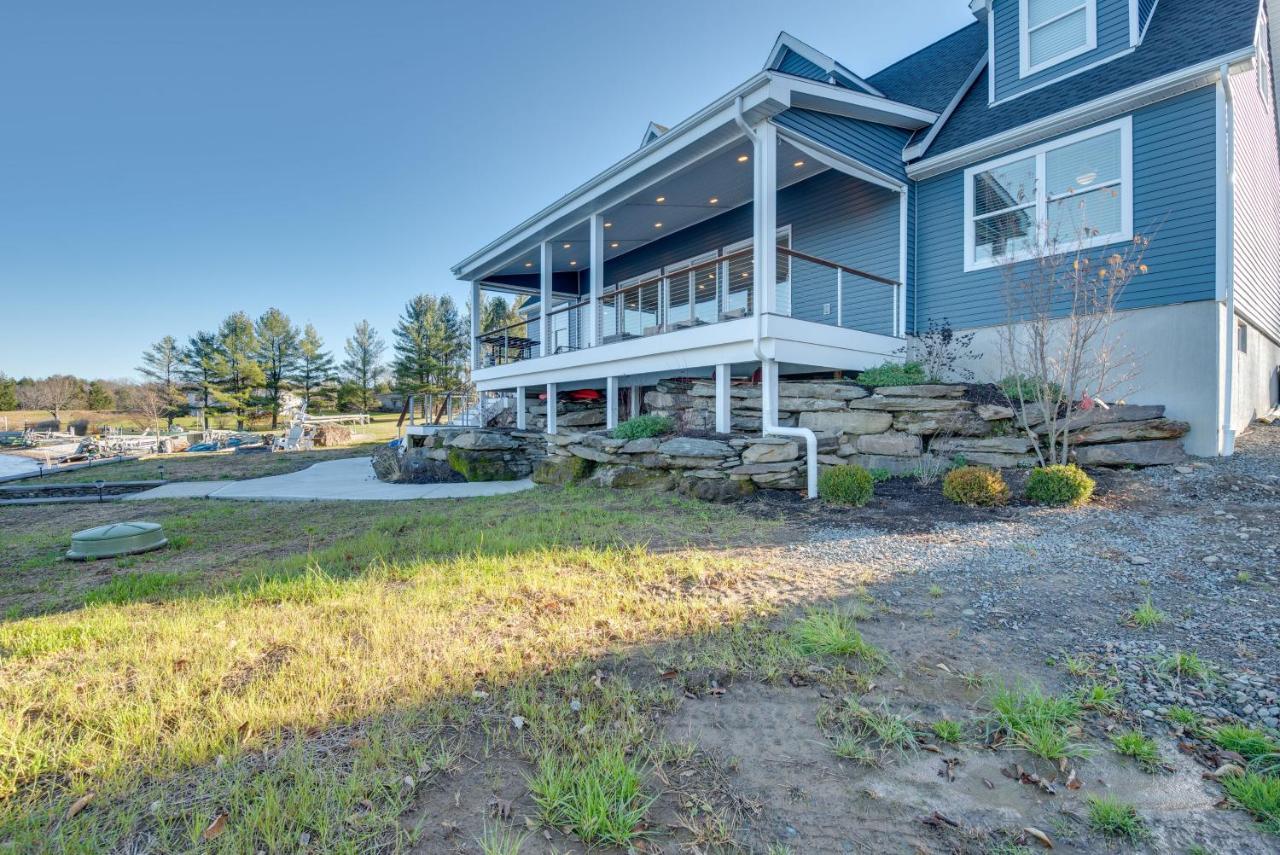 Luxe Pennsylvania Lakefront Vacation Rental! Holiday home *